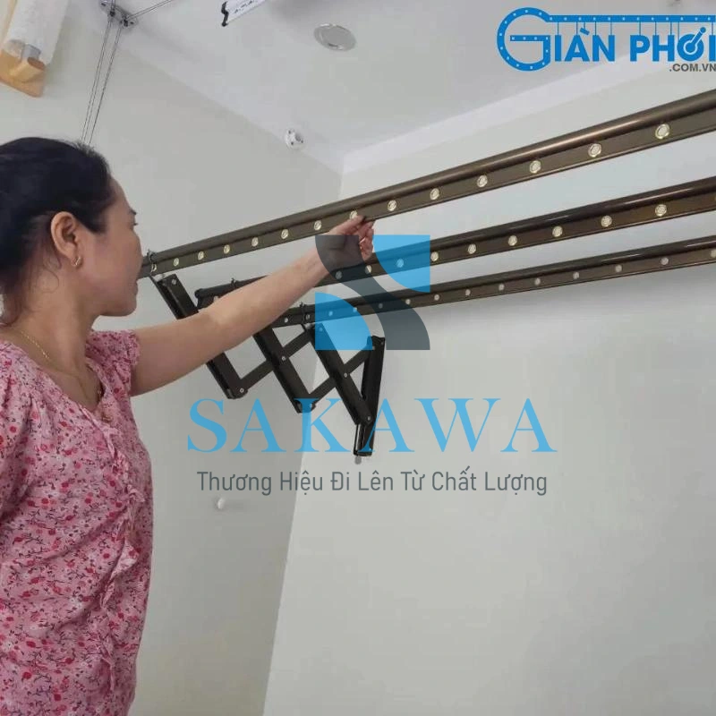 Giàn Phơi Thông Minh Gắn Tường Kéo Ngang Sakawa SN300