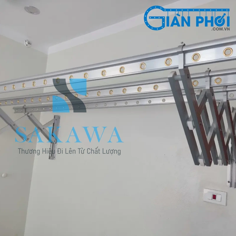 Giàn Phơi Thông Minh Gắn Tường Kéo Ngang Sakawa SN500